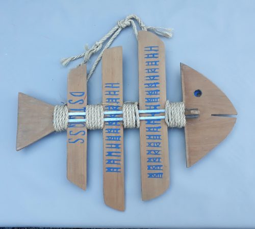 Peixe Calendário Decorativo Confeccionado em Madeira de Pinheiro Demolição